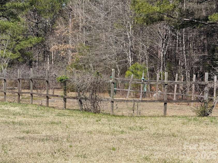 3227 Legend Road, Lancaster, SC 29720.  MLS# CAR4412422, YatesRealty ID 47982. 3227 Legend Road