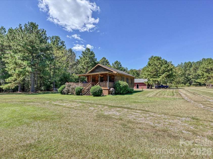 3227 Legend Road, Lancaster, SC 29720.  MLS# CAR4412422, YatesRealty ID 47982. 3227 Legend Road