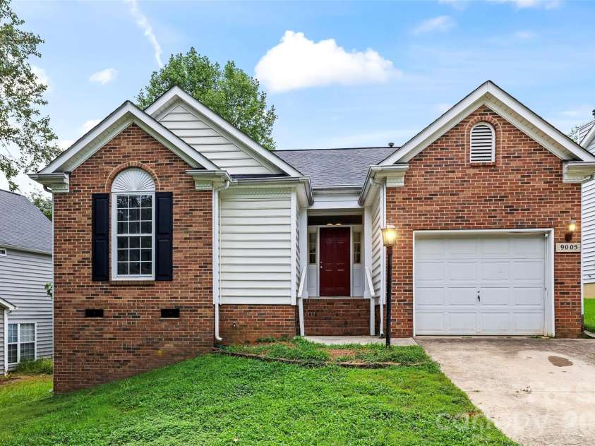 9005 Little Hampton Place, Charlotte, NC 28215.  MLS# CAR4417375, YatesRealty ID 47983. 