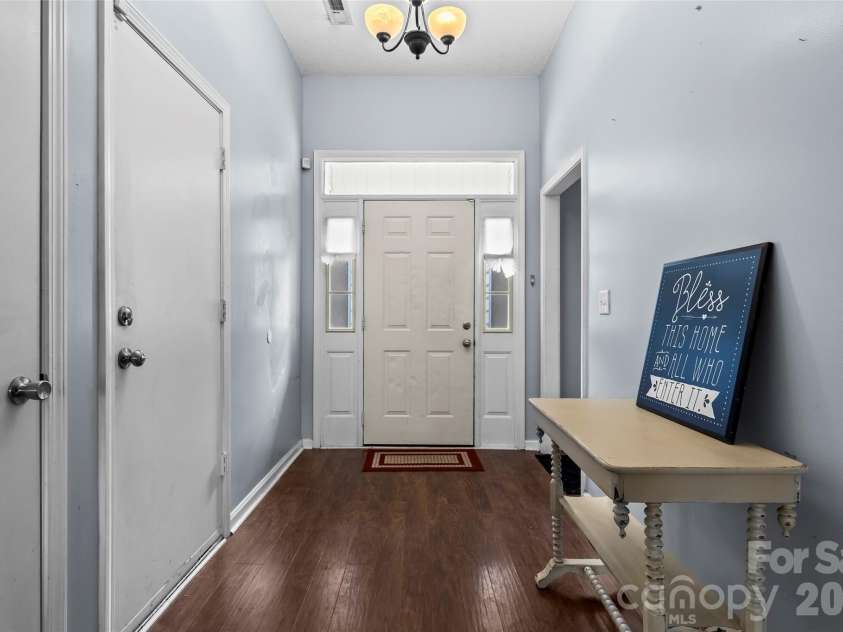 9005 Little Hampton Place, Charlotte, NC 28215.  MLS# CAR4417375, YatesRealty ID 47983. 