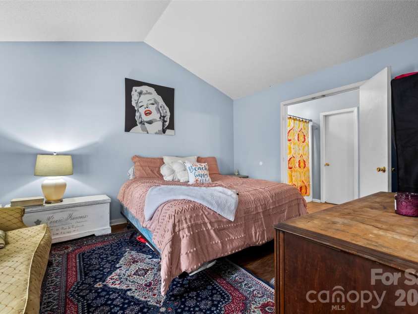 9005 Little Hampton Place, Charlotte, NC 28215.  MLS# CAR4417375, YatesRealty ID 47983. 