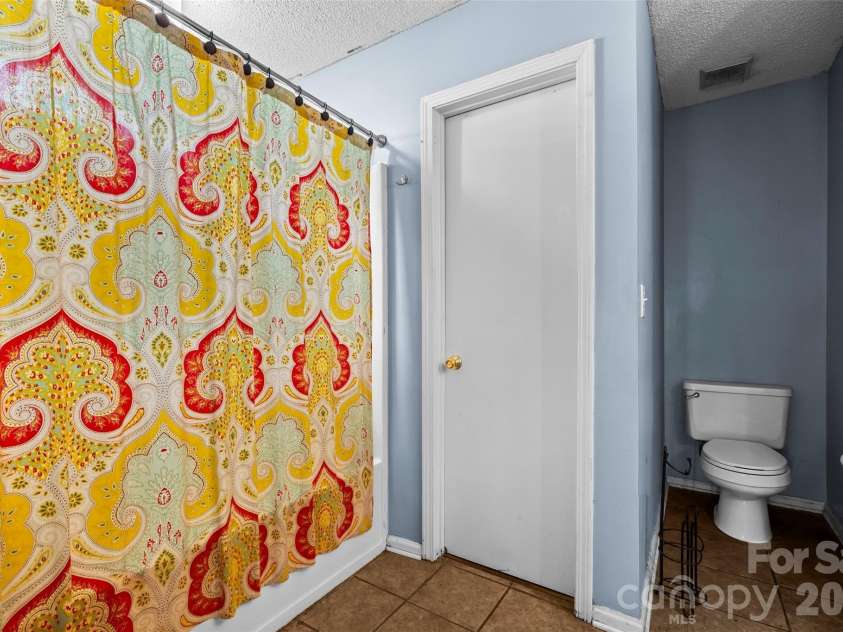 9005 Little Hampton Place, Charlotte, NC 28215.  MLS# CAR4417375, YatesRealty ID 47983. 