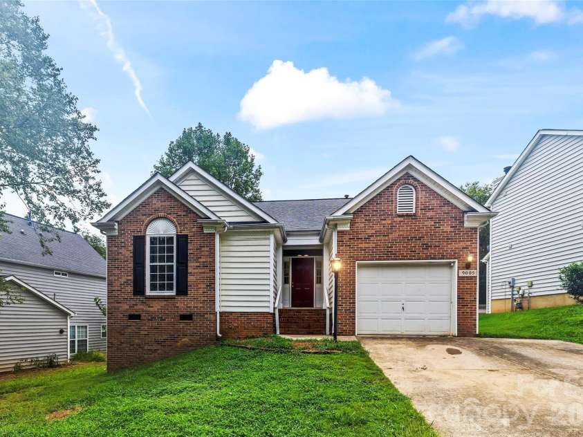 9005 Little Hampton Place, Charlotte, NC 28215.  MLS# CAR4417375, YatesRealty ID 47983. 