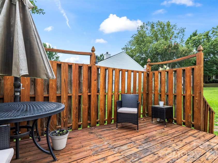 9005 Little Hampton Place, Charlotte, NC 28215.  MLS# CAR4417375, YatesRealty ID 47983. 