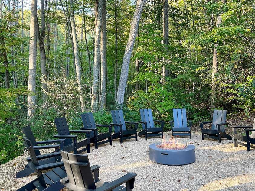 56 Creek Run Road, Candler, NC 28715.  MLS# CAR4419985, YatesRealty ID 47986. 