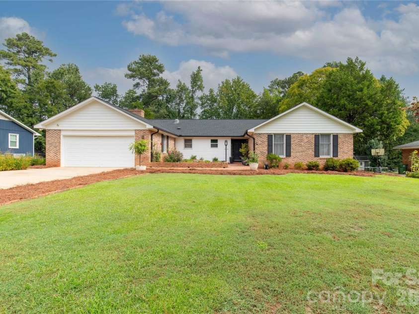 1296 Craig Avenue, Lancaster, SC 29720.  MLS# CAR4418461, YatesRealty ID 47987. 