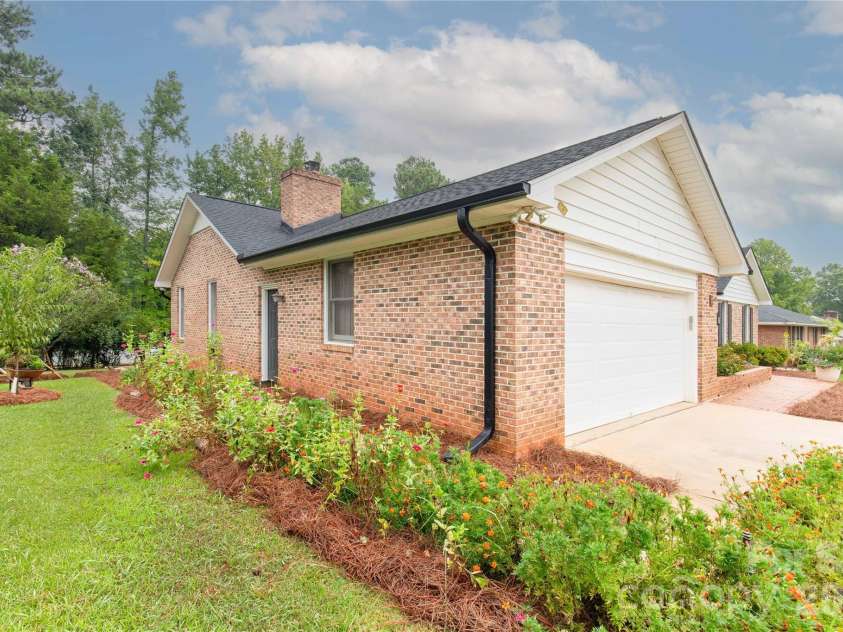 1296 Craig Avenue, Lancaster, SC 29720.  MLS# CAR4418461, YatesRealty ID 47987. 