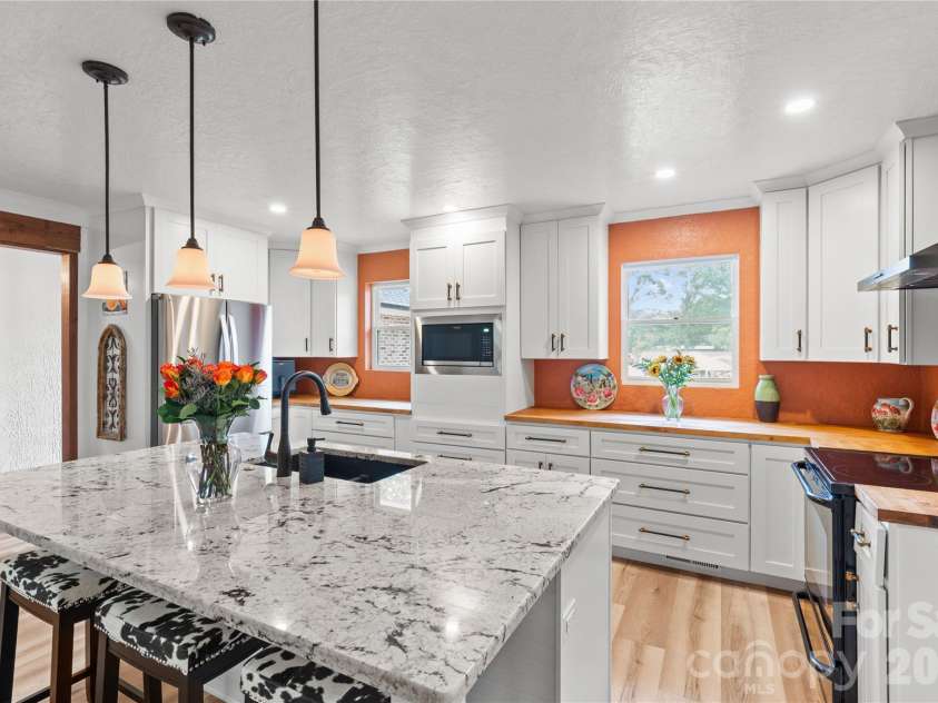 1296 Craig Avenue, Lancaster, SC 29720.  MLS# CAR4418461, YatesRealty ID 47987. 