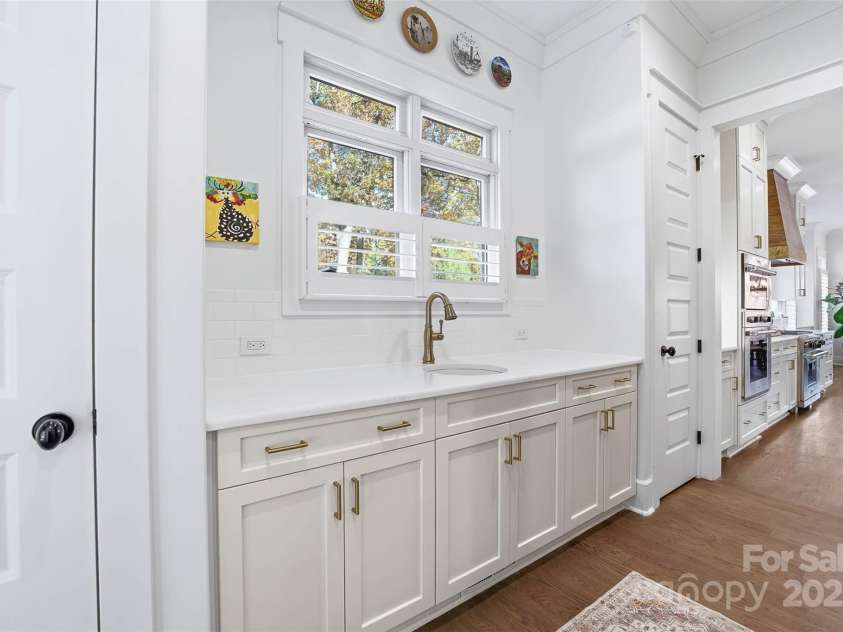 4554 Ina Lane, Sherrills Ford, NC 28673.  MLS# CAR4316368, YatesRealty ID 47991. Butlers Pantry