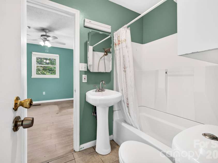 483 Caribou Road, Asheville, NC 28803.  MLS# CAR4417603, YatesRealty ID 47992. Bathroom 1