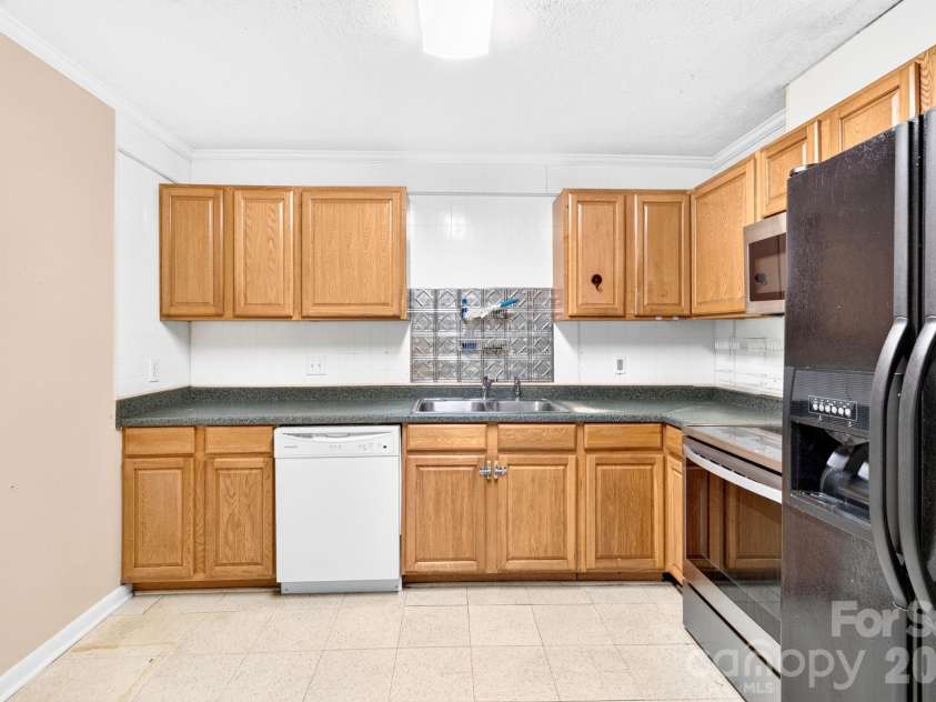 483 Caribou Road, Asheville, NC 28803.  MLS# CAR4417603, YatesRealty ID 47992. Kitchen