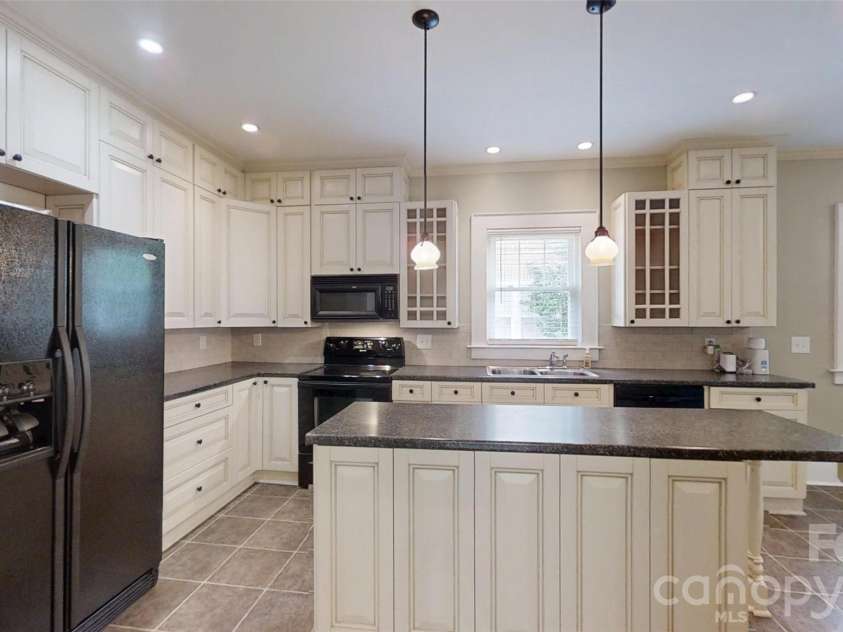 618 Poplar Street, Lincolnton, NC 28092.  MLS# CAR4417923, YatesRealty ID 47993. 