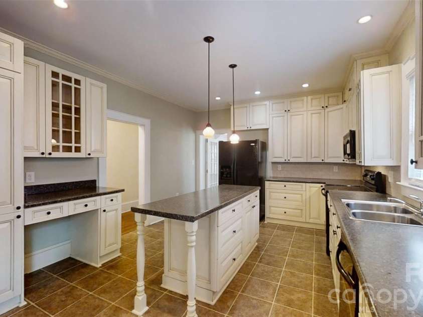 618 Poplar Street, Lincolnton, NC 28092.  MLS# CAR4417923, YatesRealty ID 47993. 