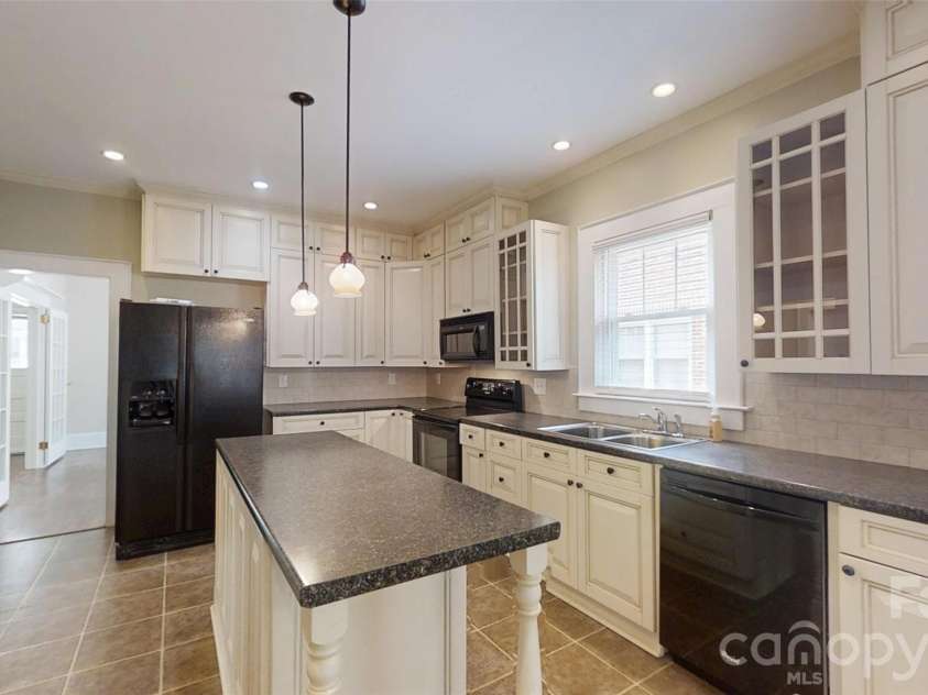 618 Poplar Street, Lincolnton, NC 28092.  MLS# CAR4417923, YatesRealty ID 47993. 