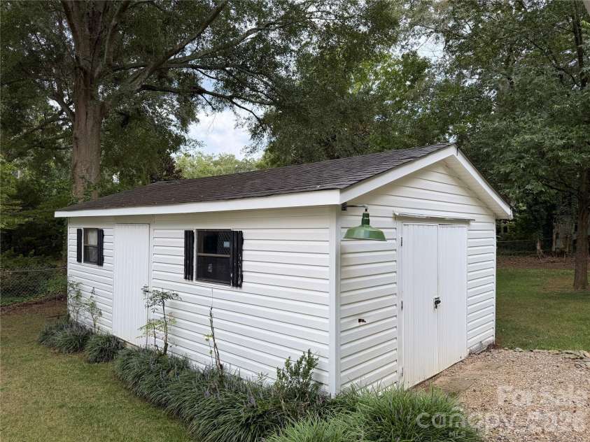 618 Poplar Street, Lincolnton, NC 28092.  MLS# CAR4417923, YatesRealty ID 47993. 