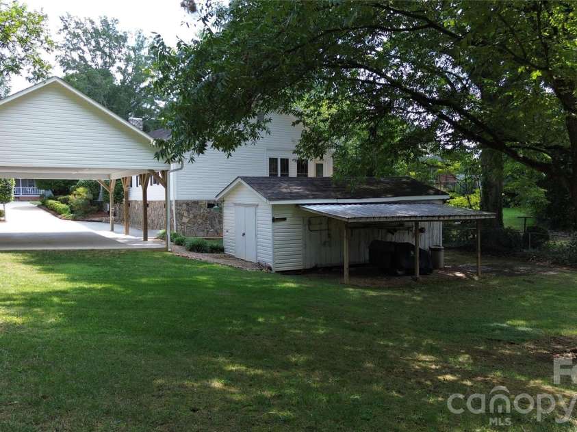 618 Poplar Street, Lincolnton, NC 28092.  MLS# CAR4417923, YatesRealty ID 47993. 