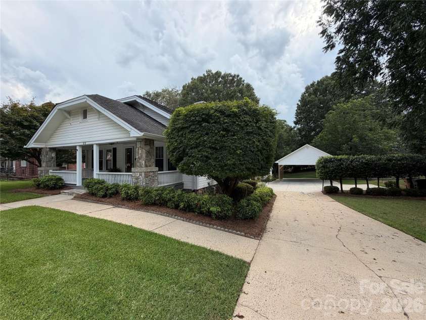 618 Poplar Street, Lincolnton, NC 28092.  MLS# CAR4417923, YatesRealty ID 47993. 