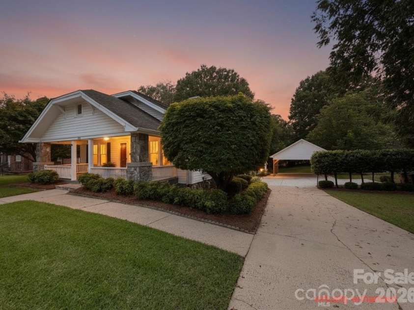 618 Poplar Street, Lincolnton, NC 28092.  MLS# CAR4417923, YatesRealty ID 47993. 