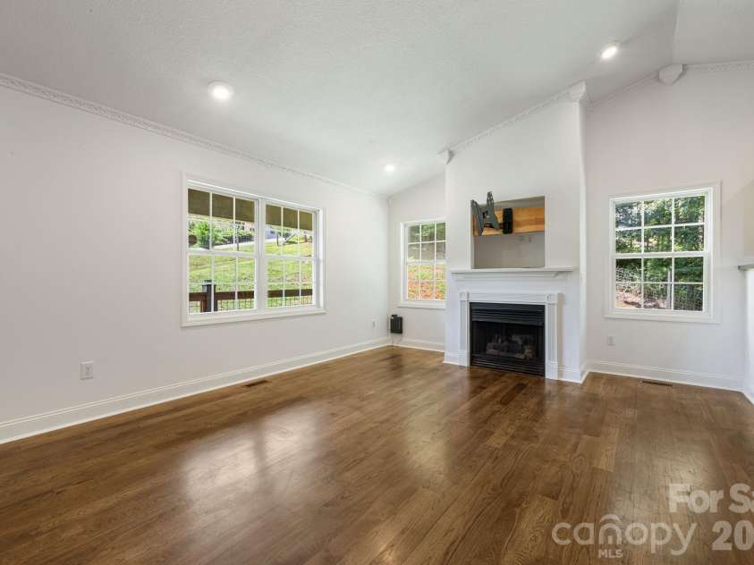 184 Scarlett Ridge Drive, Marshall, NC 28753.  MLS# CAR4416325, YatesRealty ID 47997. 