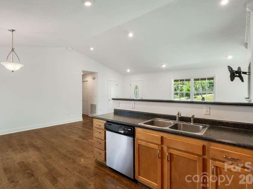 184 Scarlett Ridge Drive, Marshall, NC 28753.  MLS# CAR4416325, YatesRealty ID 47997. 