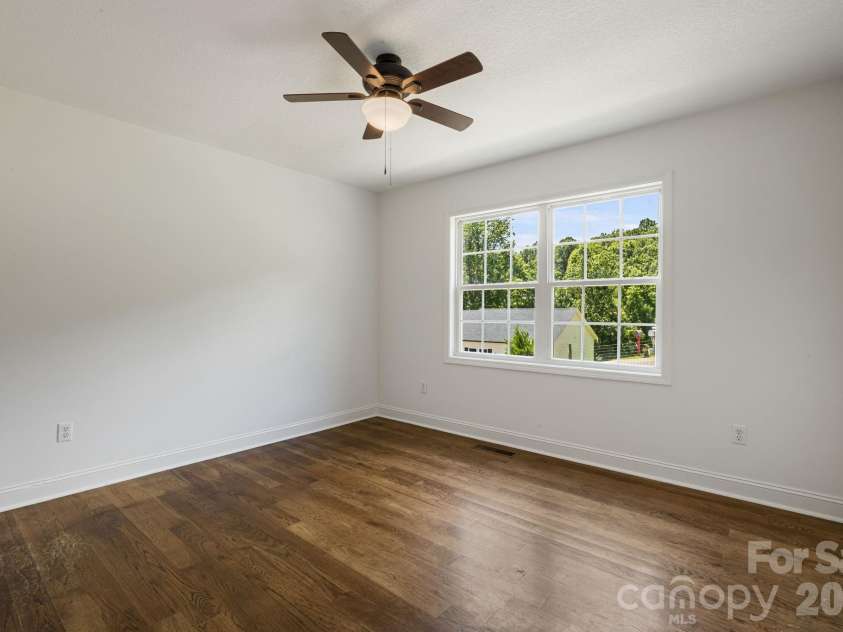 184 Scarlett Ridge Drive, Marshall, NC 28753.  MLS# CAR4416325, YatesRealty ID 47997. 