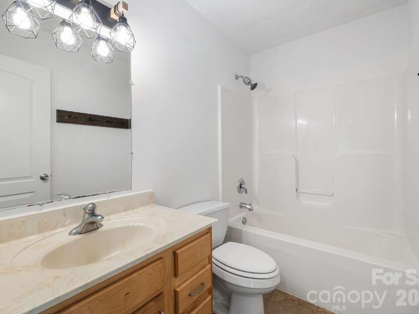 184 Scarlett Ridge Drive, Marshall, NC 28753.  MLS# CAR4416325, YatesRealty ID 47997. 