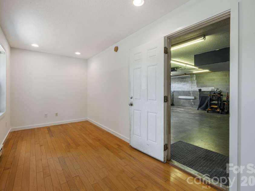 184 Scarlett Ridge Drive, Marshall, NC 28753.  MLS# CAR4416325, YatesRealty ID 47997. 