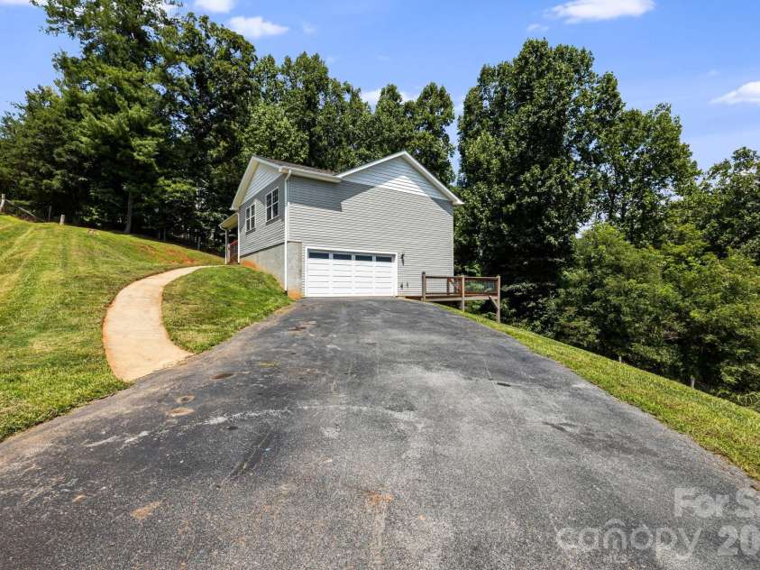 184 Scarlett Ridge Drive, Marshall, NC 28753.  MLS# CAR4416325, YatesRealty ID 47997. 