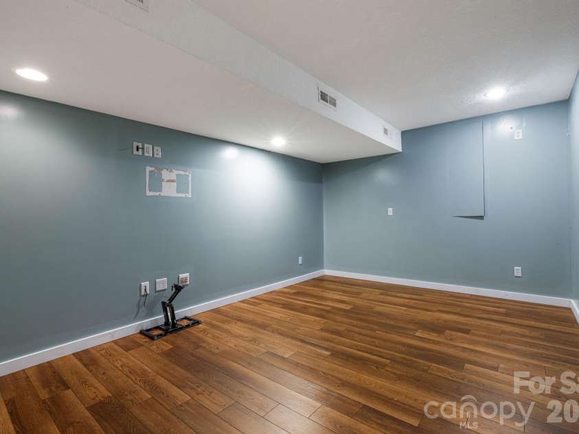 184 Scarlett Ridge Drive, Marshall, NC 28753.  MLS# CAR4416325, YatesRealty ID 47997. Large bonus room #2