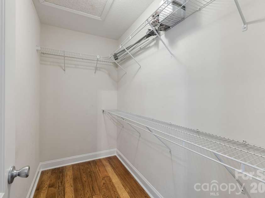 184 Scarlett Ridge Drive, Marshall, NC 28753.  MLS# CAR4416325, YatesRealty ID 47997. Large primary closet