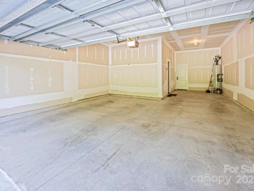 114 Glencoe Lane, Mooresville, NC 28117.  MLS# CAR4301819, YatesRealty ID 48. Garage