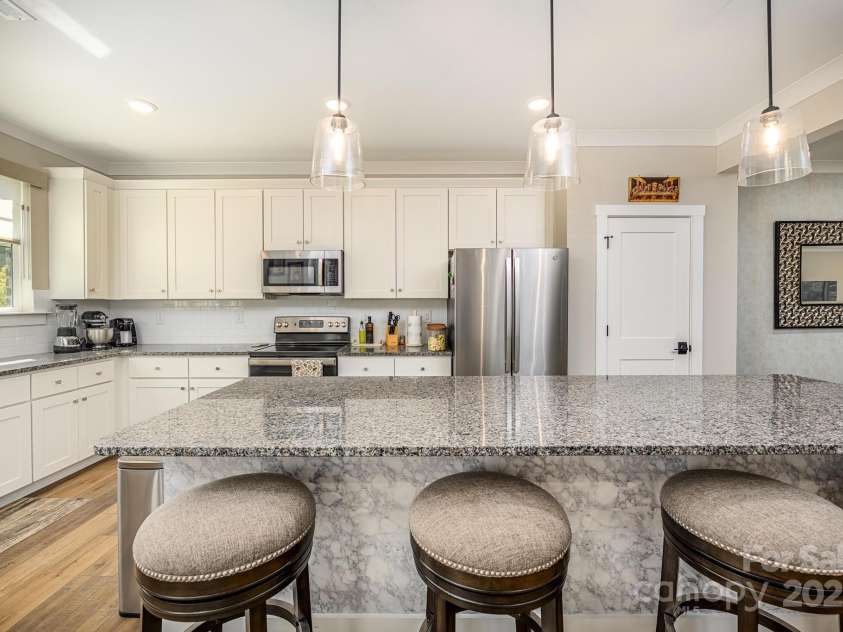 114 Glencoe Lane, Mooresville, NC 28117.  MLS# CAR4301819, YatesRealty ID 48. Gourmet Kitchen w/Eat-At Breakfast Island