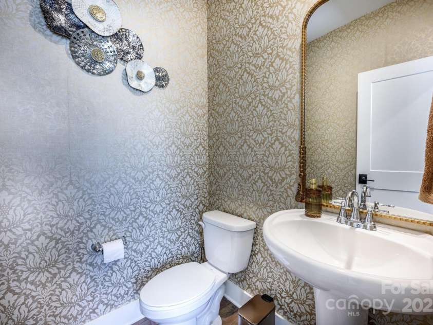 114 Glencoe Lane, Mooresville, NC 28117.  MLS# CAR4301819, YatesRealty ID 48. Half Bath