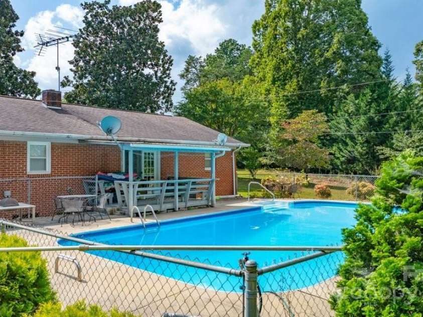 489 Ned Mcgimsey Road, Nebo, NC 28761.  MLS# CAR4306393, YatesRealty ID 48. 