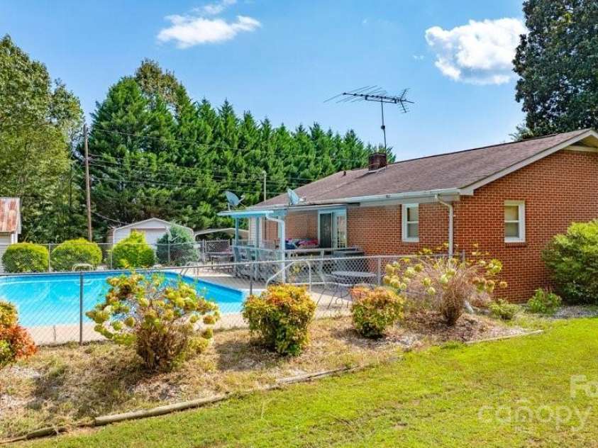 489 Ned Mcgimsey Road, Nebo, NC 28761.  MLS# CAR4306393, YatesRealty ID 48. 