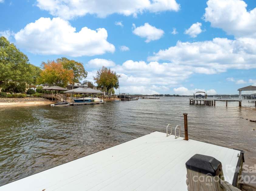 18316 Mainsail Pointe Drive, Cornelius, NC 28031.  MLS# CAR4327444, YatesRealty ID 480. 