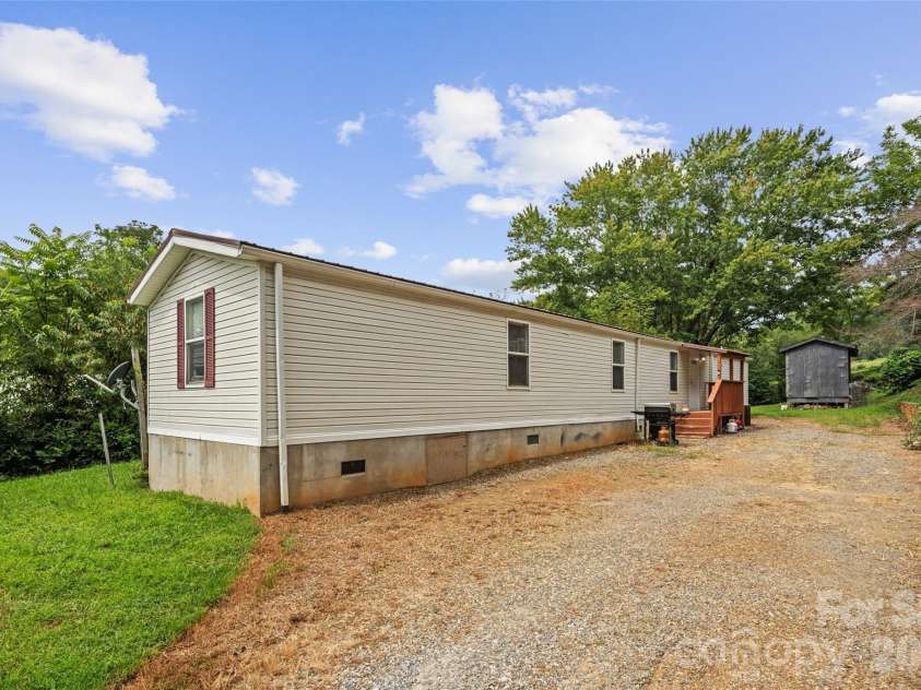 4 Briarcliff Terrace, Asheville, NC 28806.  MLS# CAR4419934, YatesRealty ID 48000. 