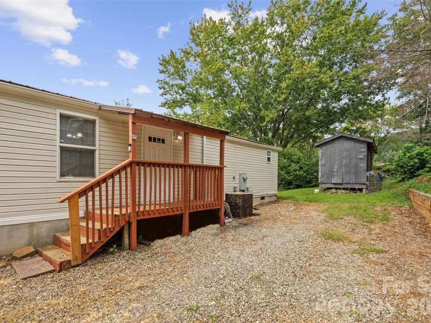 4 Briarcliff Terrace, Asheville, NC 28806.  MLS# CAR4419934, YatesRealty ID 48000. 
