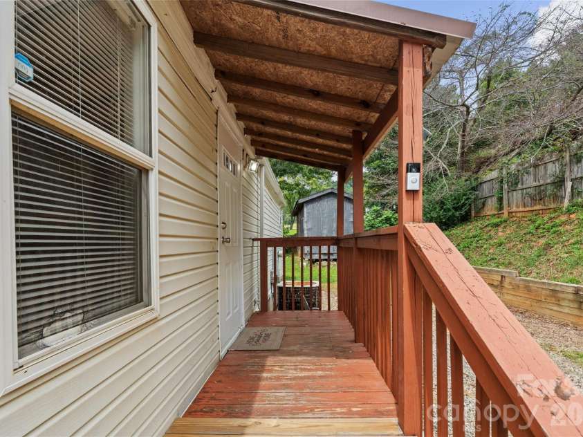 4 Briarcliff Terrace, Asheville, NC 28806.  MLS# CAR4419934, YatesRealty ID 48000. 
