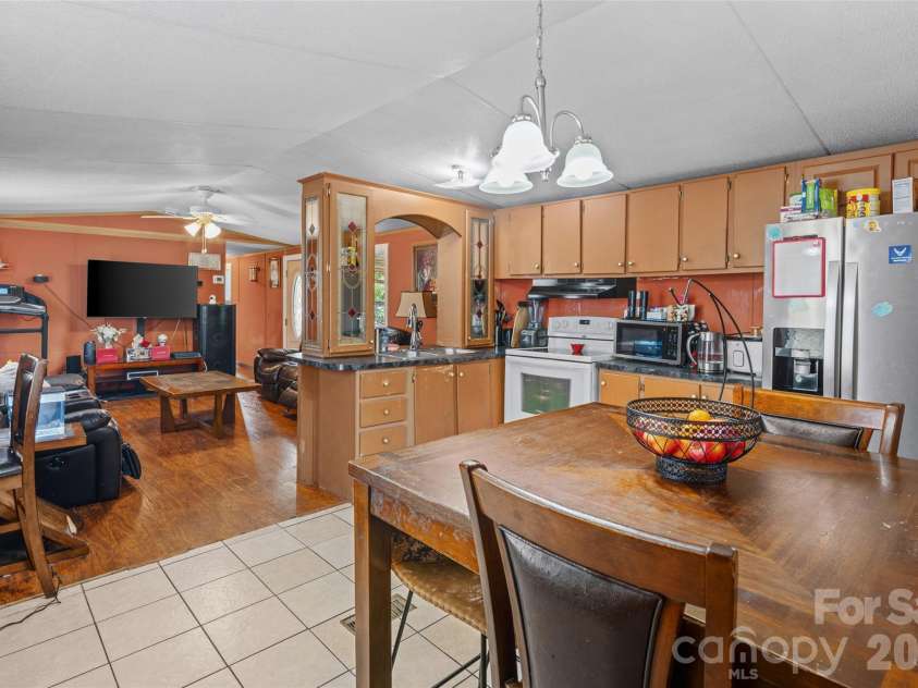 4 Briarcliff Terrace, Asheville, NC 28806.  MLS# CAR4419934, YatesRealty ID 48000. 