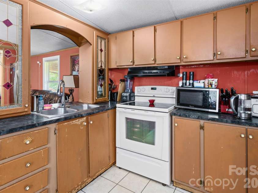 4 Briarcliff Terrace, Asheville, NC 28806.  MLS# CAR4419934, YatesRealty ID 48000. 