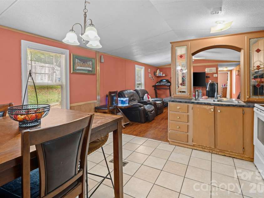 4 Briarcliff Terrace, Asheville, NC 28806.  MLS# CAR4419934, YatesRealty ID 48000. 