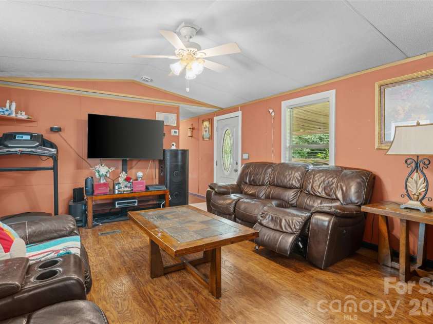 4 Briarcliff Terrace, Asheville, NC 28806.  MLS# CAR4419934, YatesRealty ID 48000. 
