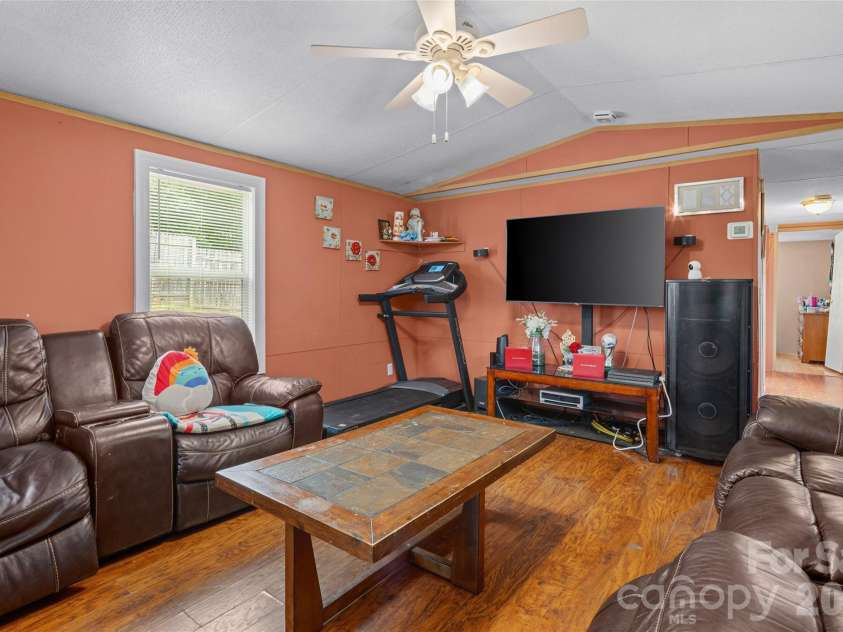4 Briarcliff Terrace, Asheville, NC 28806.  MLS# CAR4419934, YatesRealty ID 48000. 