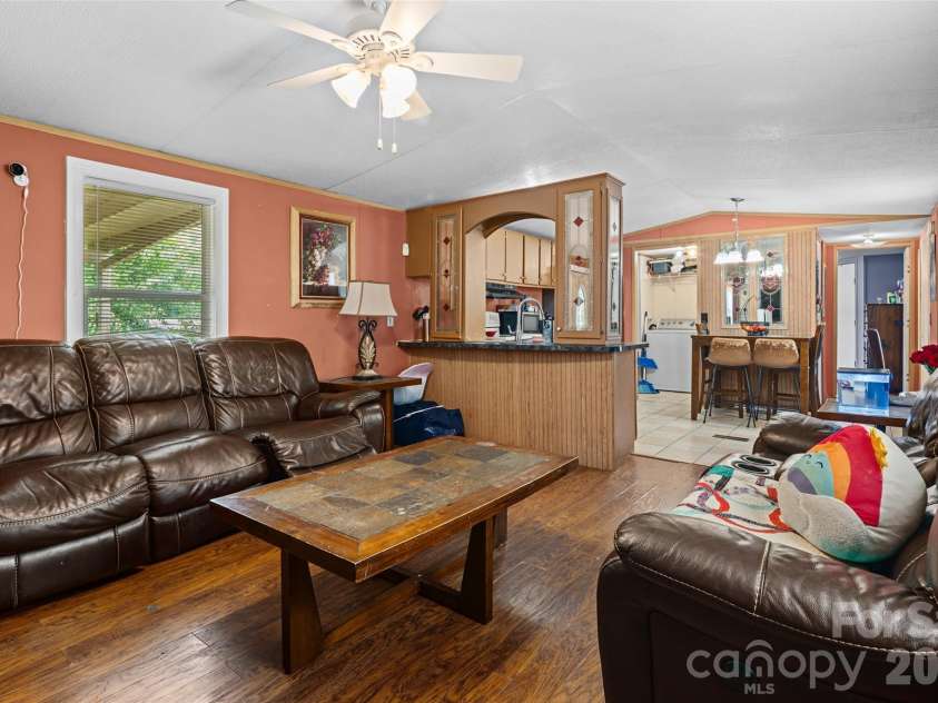 4 Briarcliff Terrace, Asheville, NC 28806.  MLS# CAR4419934, YatesRealty ID 48000. 