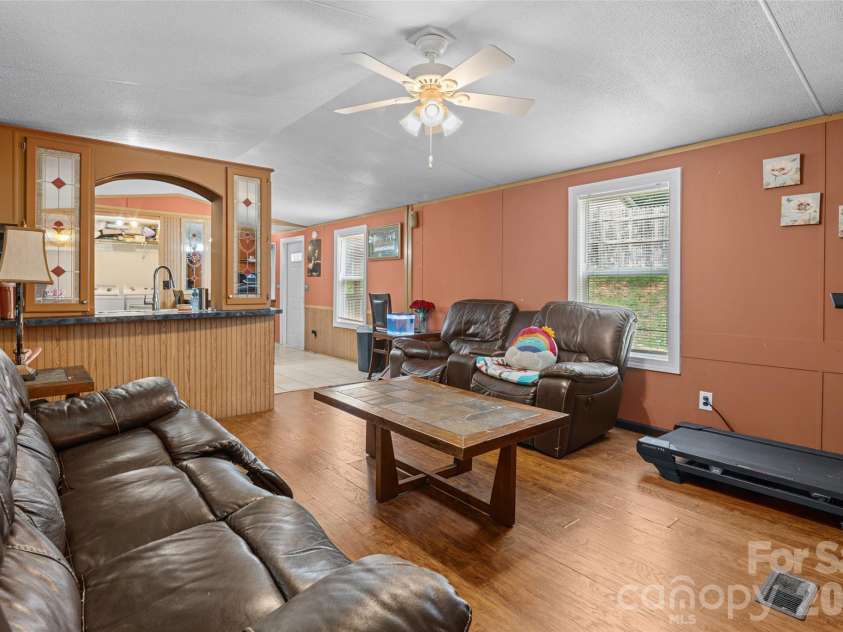 4 Briarcliff Terrace, Asheville, NC 28806.  MLS# CAR4419934, YatesRealty ID 48000. 