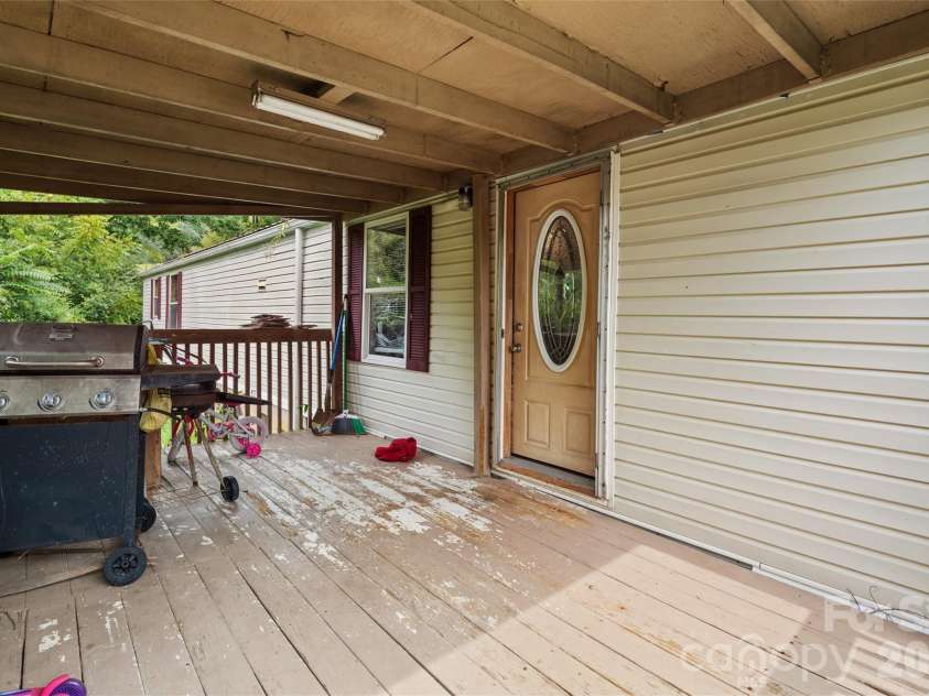 4 Briarcliff Terrace, Asheville, NC 28806.  MLS# CAR4419934, YatesRealty ID 48000. 