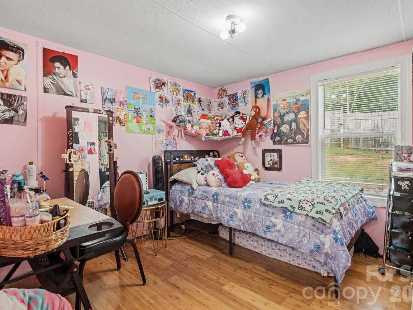 4 Briarcliff Terrace, Asheville, NC 28806.  MLS# CAR4419934, YatesRealty ID 48000. 