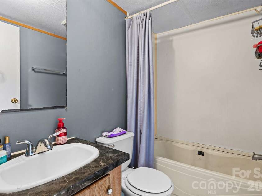 4 Briarcliff Terrace, Asheville, NC 28806.  MLS# CAR4419934, YatesRealty ID 48000. 