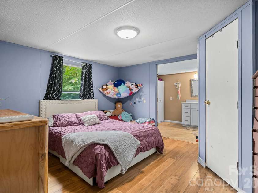 4 Briarcliff Terrace, Asheville, NC 28806.  MLS# CAR4419934, YatesRealty ID 48000. 